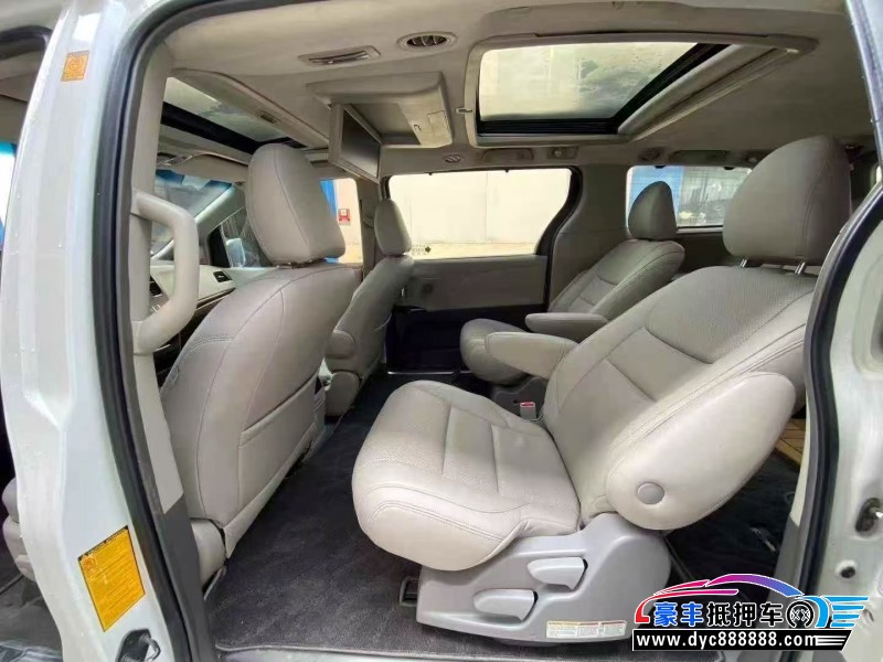 18年丰田塞纳轿车抵押车出售