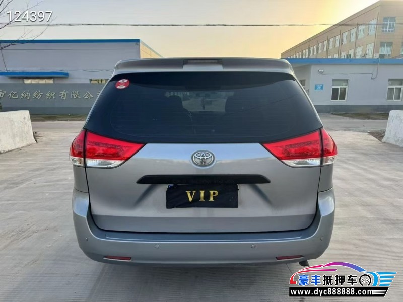 13年丰田塞纳轿车抵押车出售