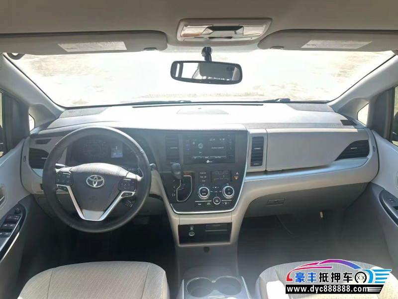 15年丰田塞纳轿车抵押车出售