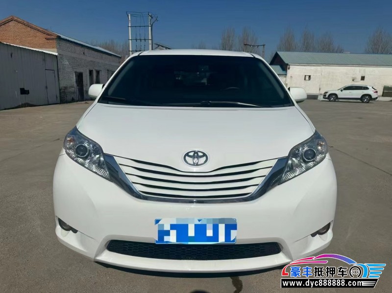 抵押车出售15年丰田塞纳轿车