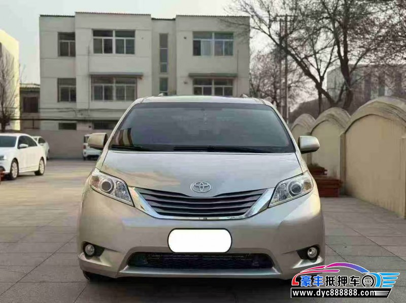 抵押车出售18年丰田塞纳轿车