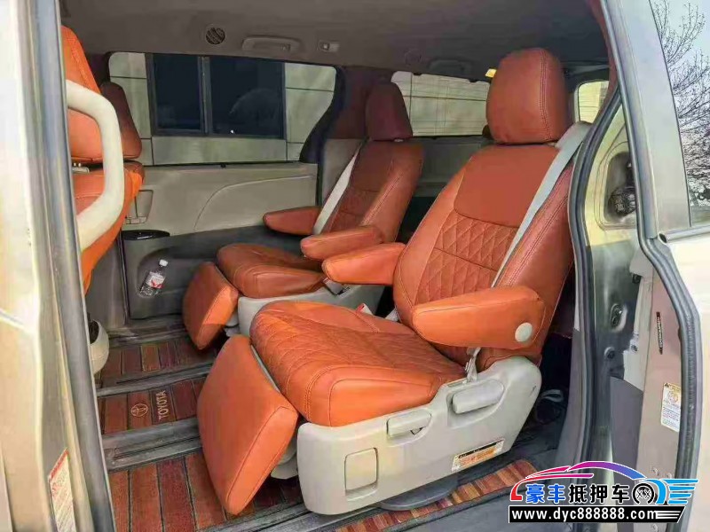 18年丰田塞纳轿车抵押车出售