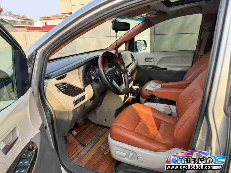 18年丰田塞纳轿车抵押车出售