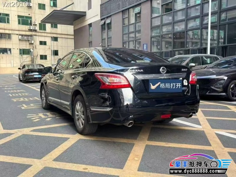 15年日产天籁轿车抵押车出售