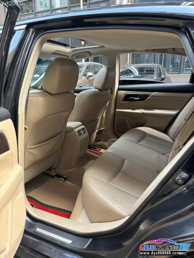 15年日产天籁轿车抵押车出售