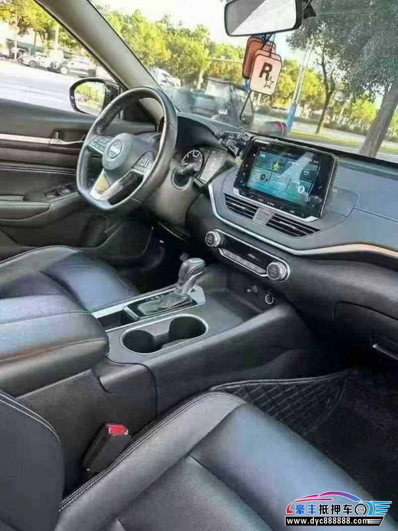 19年日产天籁轿车抵押车出售