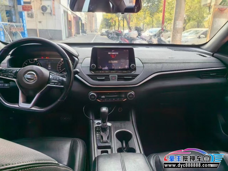 19年日产天籁轿车抵押车出售