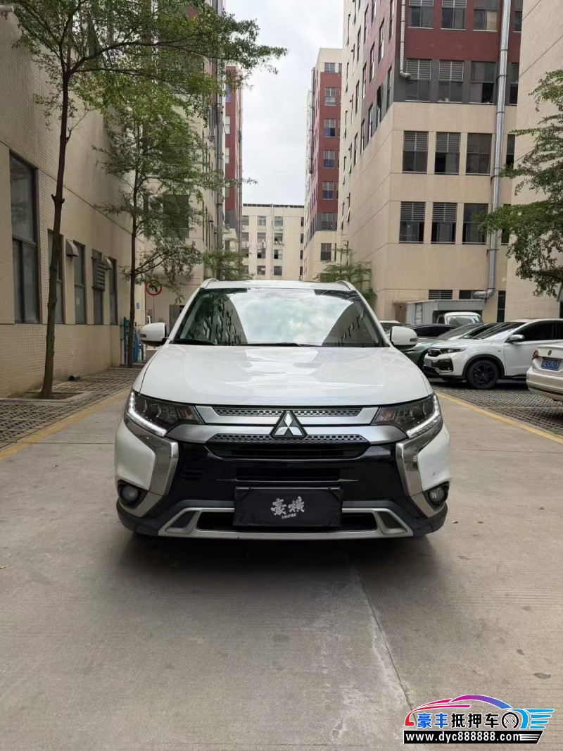 19年三菱欧蓝德轿车抵押车出售