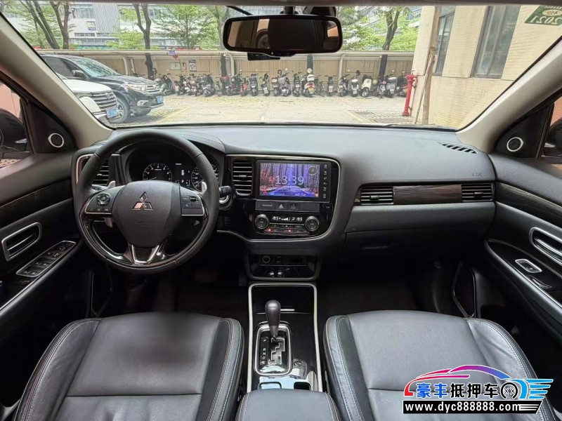 19年三菱欧蓝德轿车抵押车出售