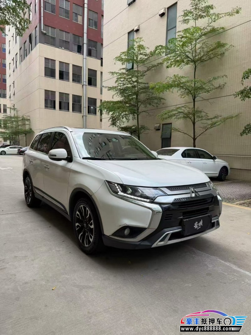 19年三菱欧蓝德轿车抵押车出售