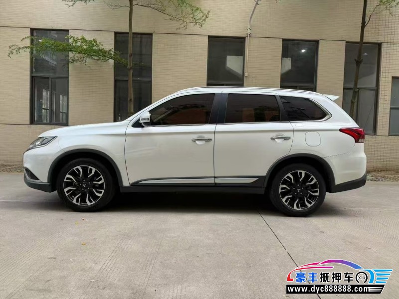 19年三菱欧蓝德轿车抵押车出售