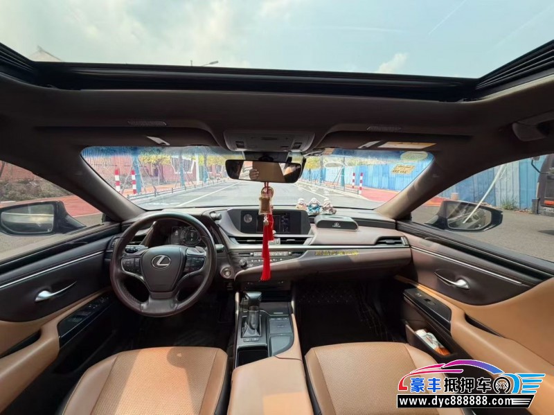 18年雷克萨斯ES轿车抵押车出售