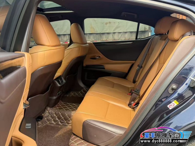 18年雷克萨斯ES轿车抵押车出售