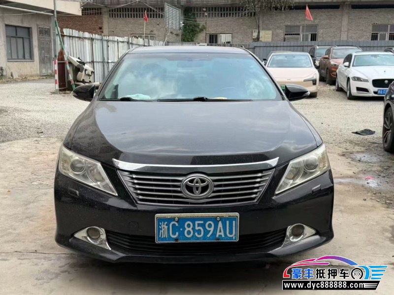 抵押车出售12年丰田凯美瑞轿车