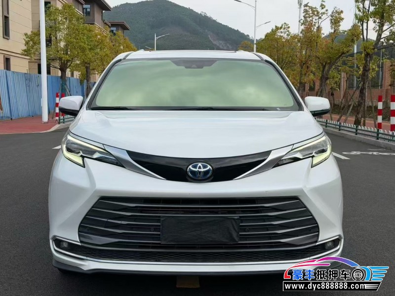 抵押车出售22年丰田塞纳轿车