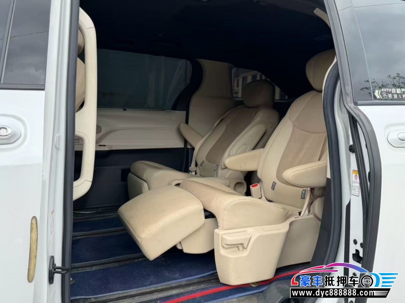 22年丰田塞纳轿车抵押车出售