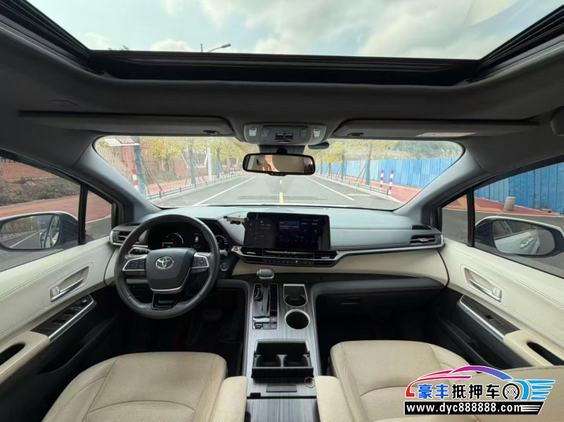 22年丰田塞纳轿车抵押车出售