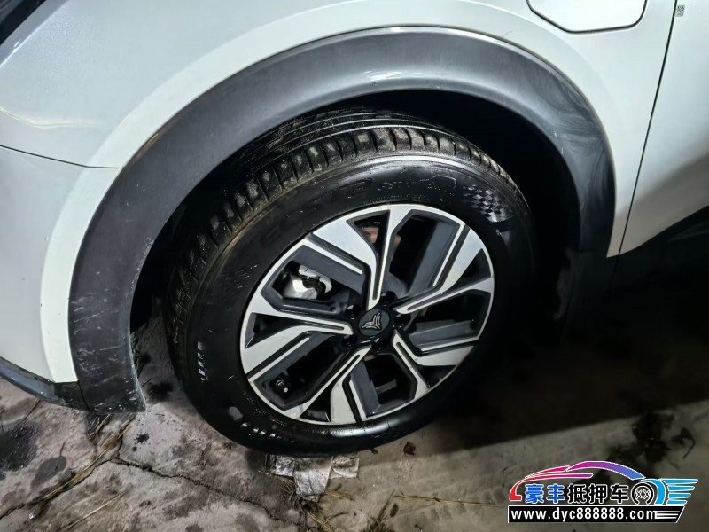 23年哪吒U轿车抵押车出售