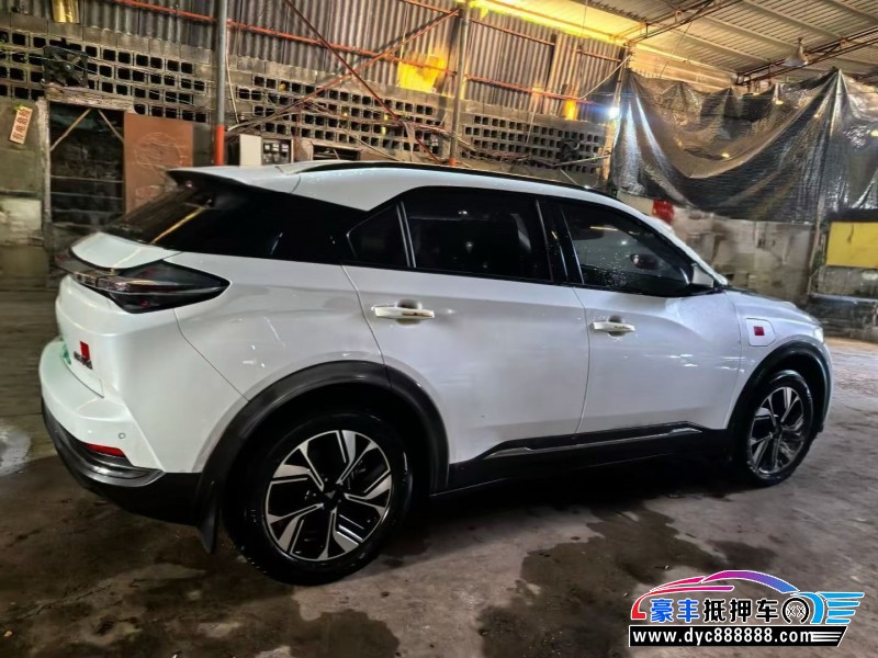 23年哪吒U轿车抵押车出售