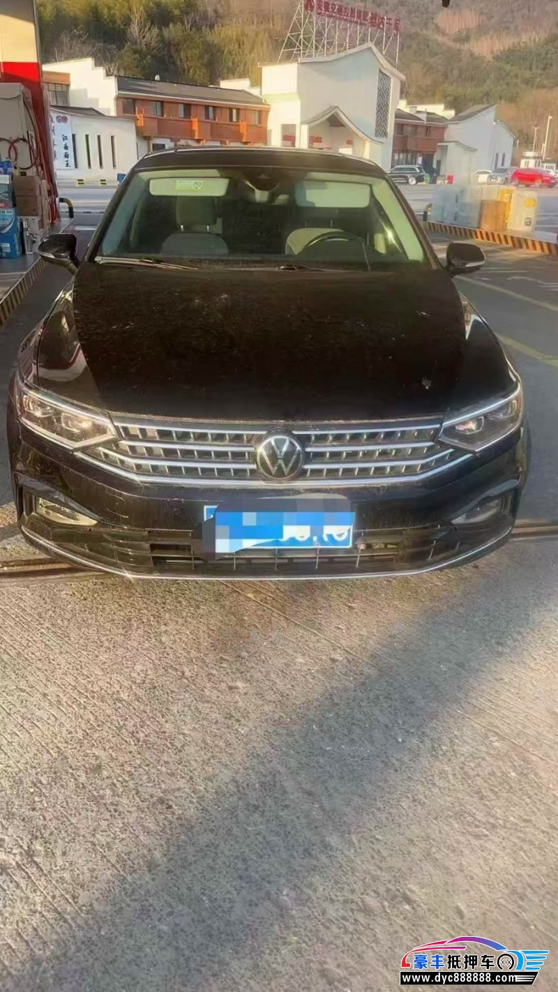 抵押车出售23年大众迈腾轿车