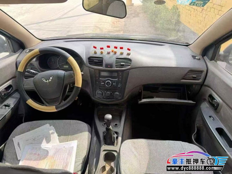 18年五菱汽车五菱宏光轿车抵押车出售