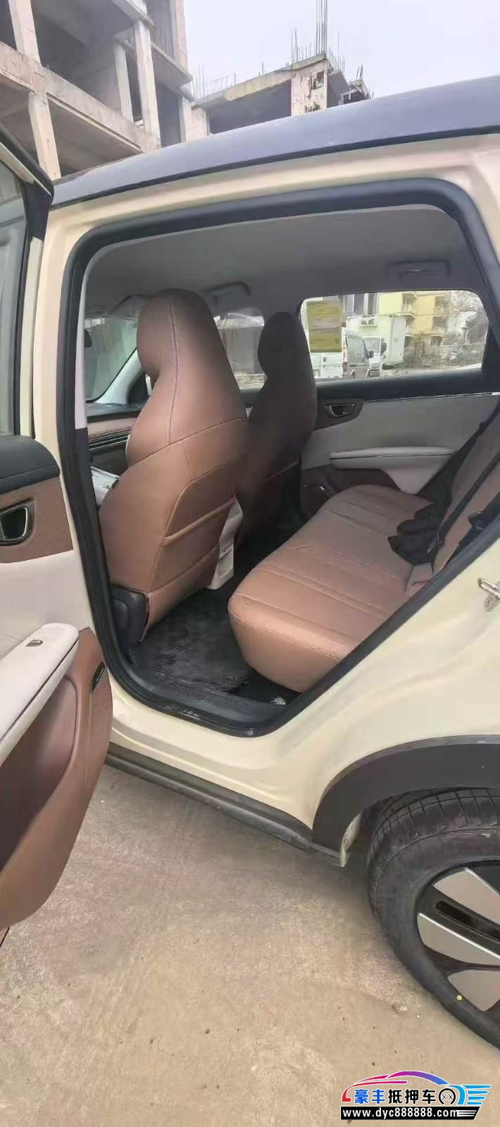 25年五菱缤果轿车抵押车出售