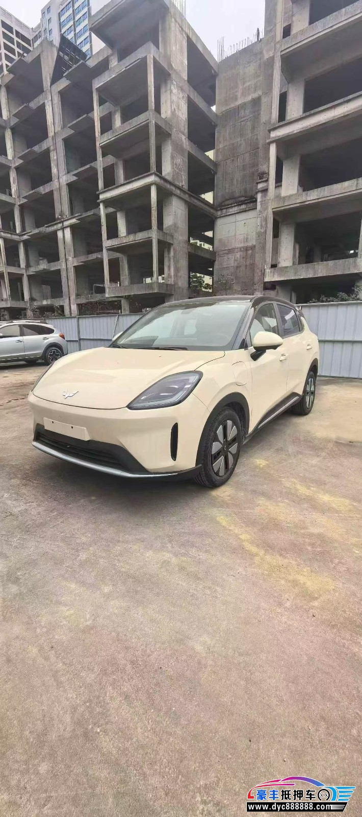 25年五菱缤果轿车抵押车出售