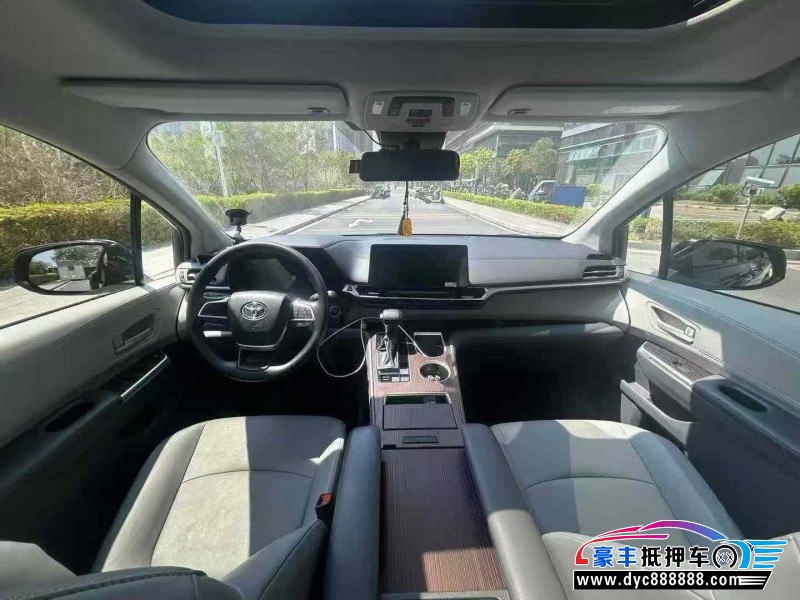 24年丰田格瑞维亚轿车抵押车出售