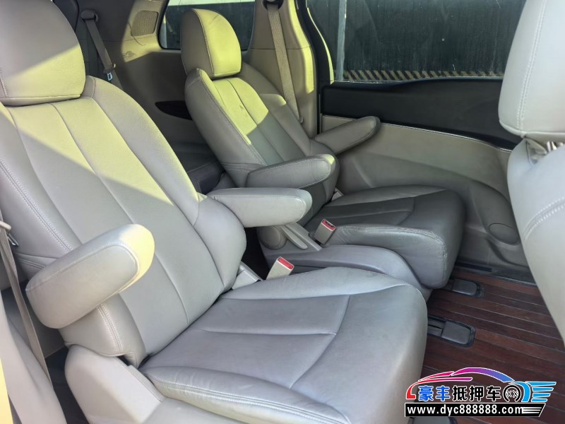 15年别克GL8轿车抵押车出售