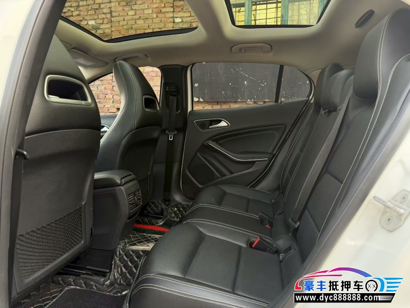 16年奔驰GLA轿车抵押车出售