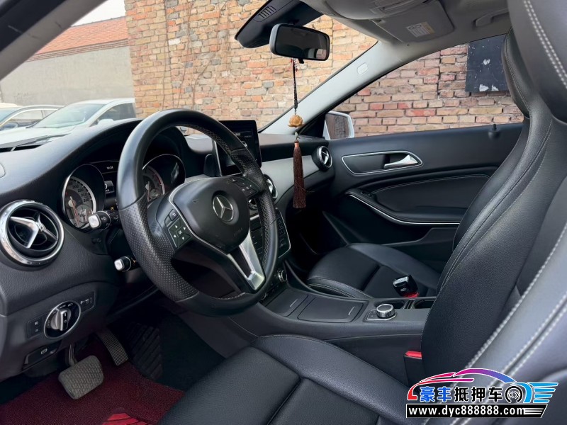 16年奔驰GLA轿车抵押车出售