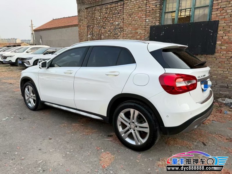 16年奔驰GLA轿车抵押车出售