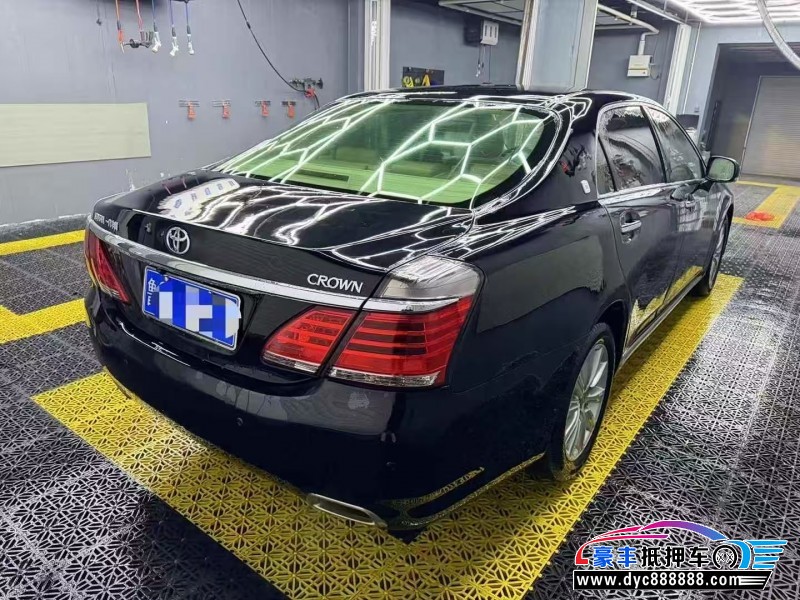 13年丰田皇冠轿车抵押车出售