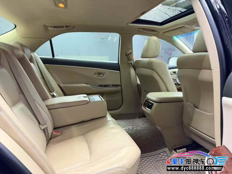 13年丰田皇冠轿车抵押车出售