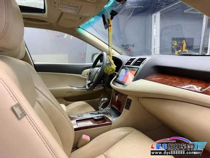 13年丰田皇冠轿车抵押车出售