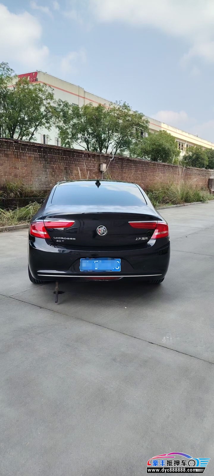 18年别克君越轿车抵押车出售