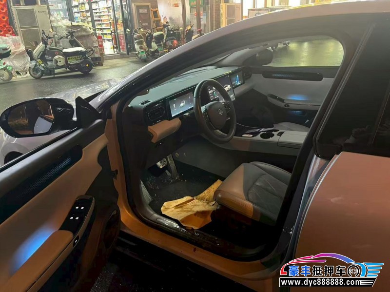 25年零跑c01轿车抵押车出售