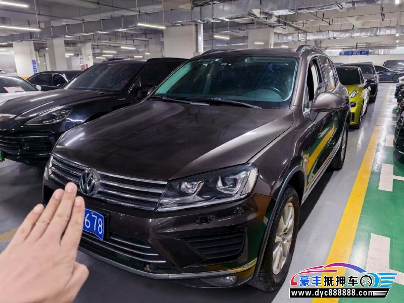 抵押车出售17年大众途锐轿车