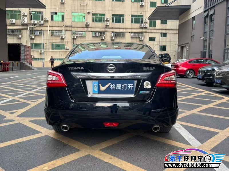 15年日产天籁轿车抵押车出售