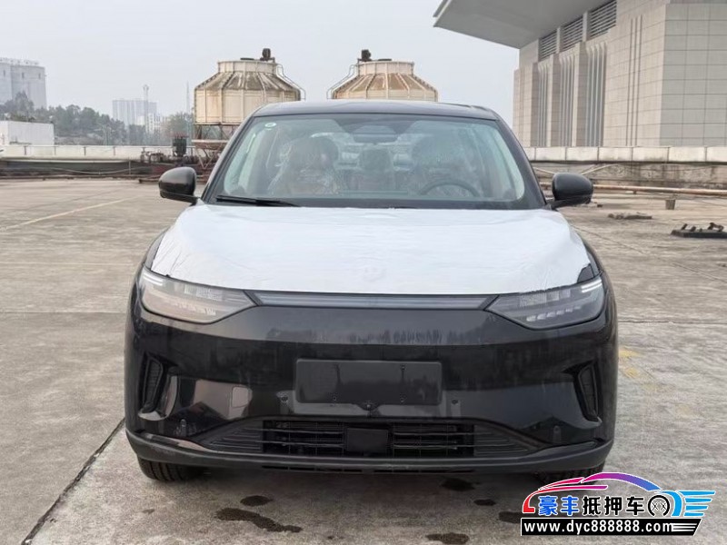 抵押车出售25年零跑C11轿车