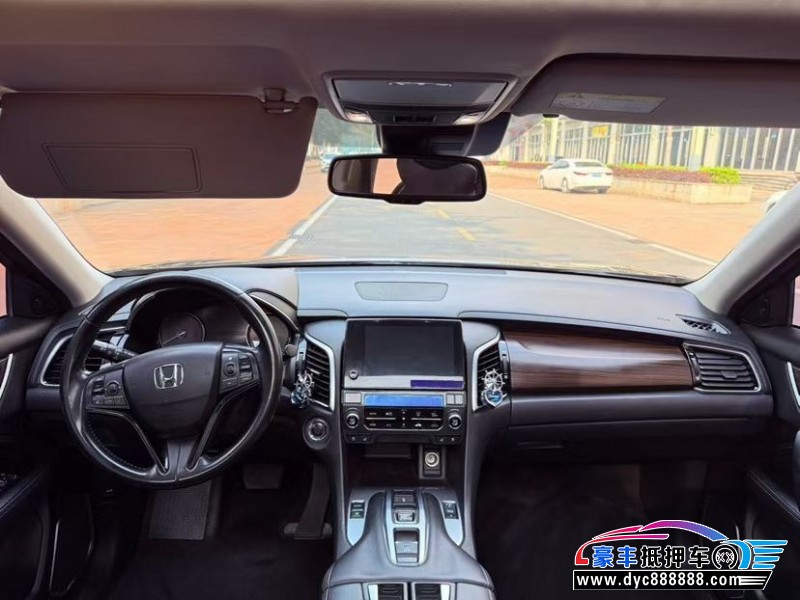 17年本田冠道轿车抵押车出售