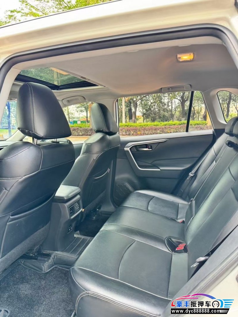 21年丰田RAV4荣放轿车抵押车出售