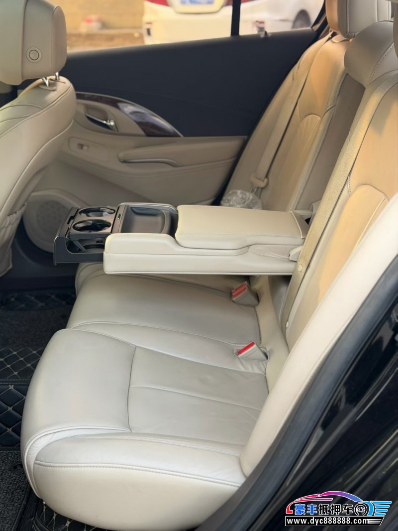 15年别克君越轿车抵押车出售