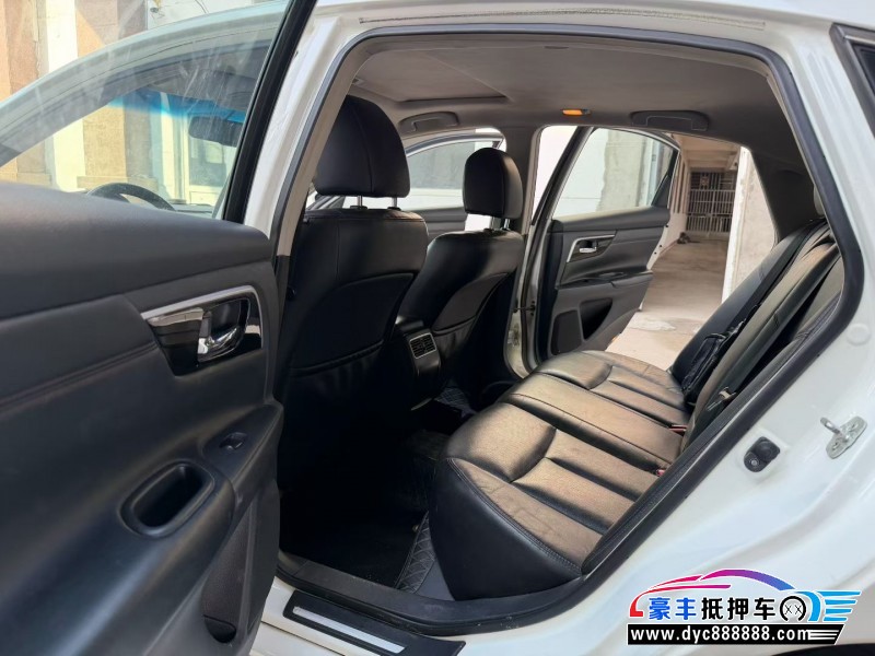 18年日产天籁轿车抵押车出售