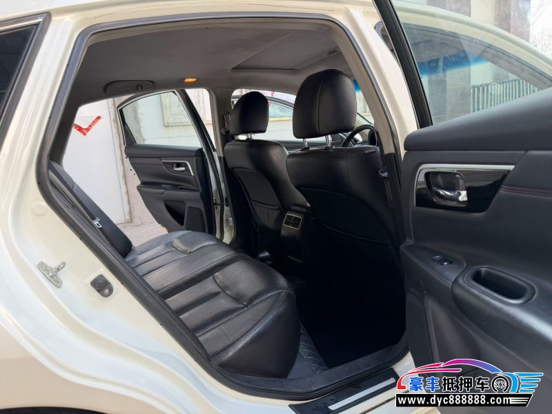 18年日产天籁轿车抵押车出售