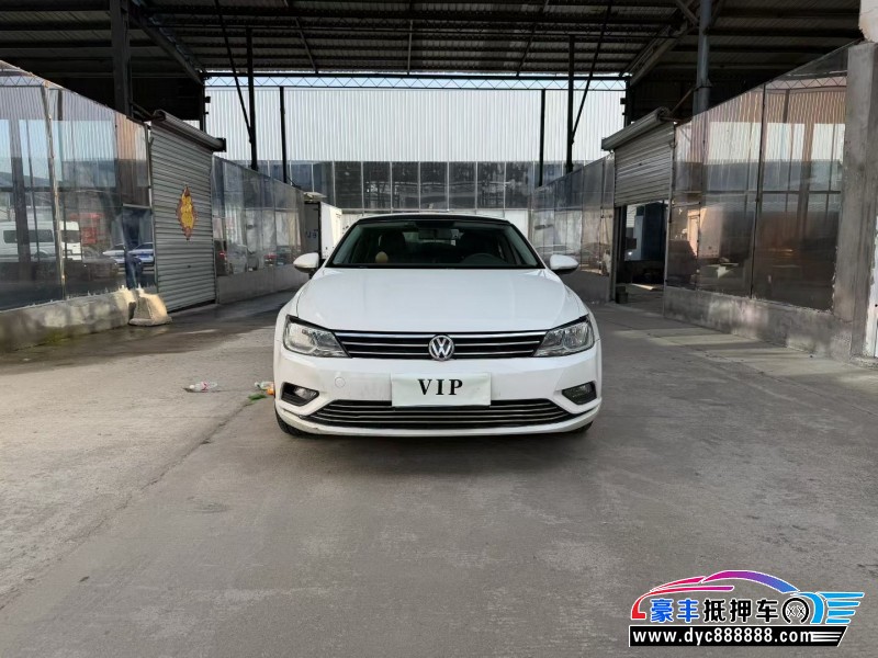 抵押车出售17年大众凌渡轿车