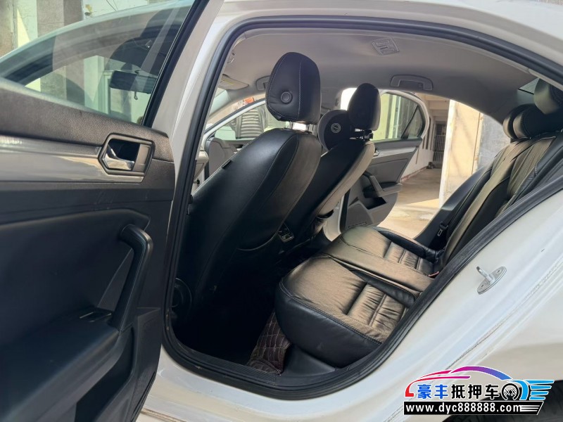 17年大众凌渡轿车抵押车出售