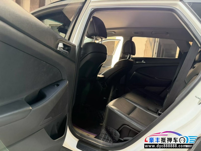 16年现代途胜轿车抵押车出售