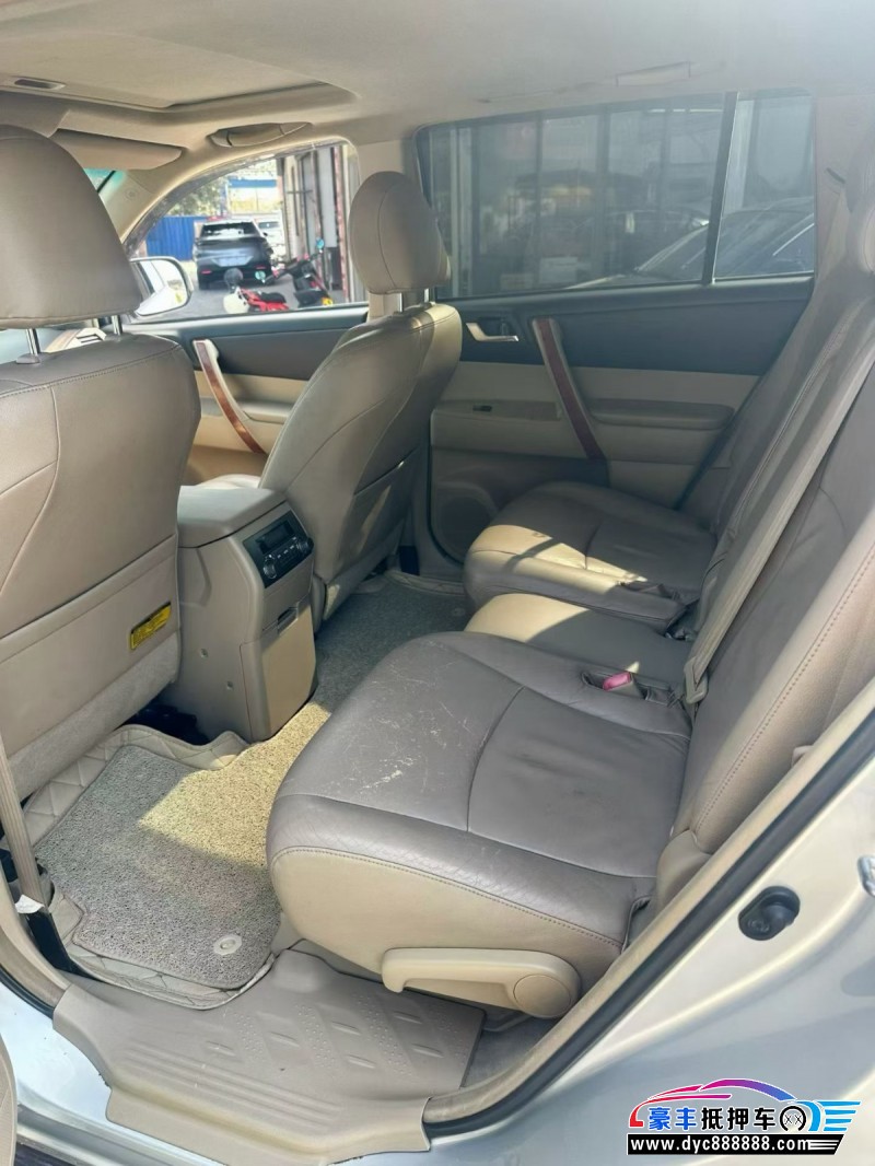 10年丰田汉兰达轿车抵押车出售