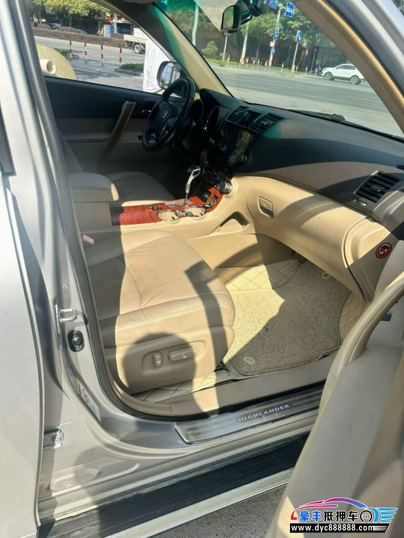 10年丰田汉兰达轿车抵押车出售